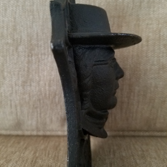 Vintage Amish Farmers Face cast iron match safe - Picture 4 of 4